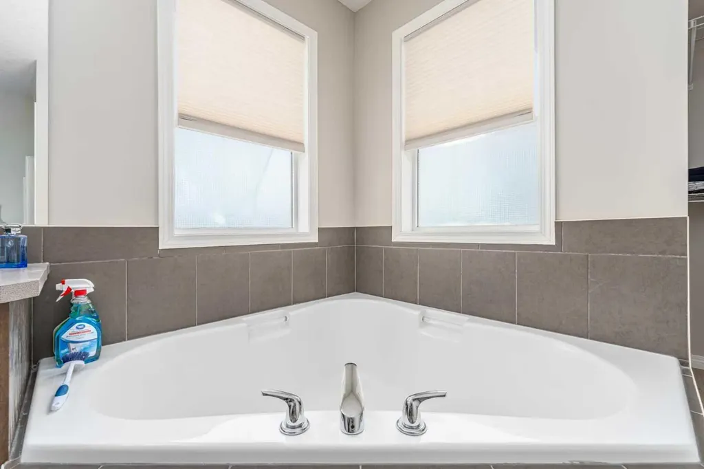 578 Luxstone Landing SW Airdrie AB T4B 0C7