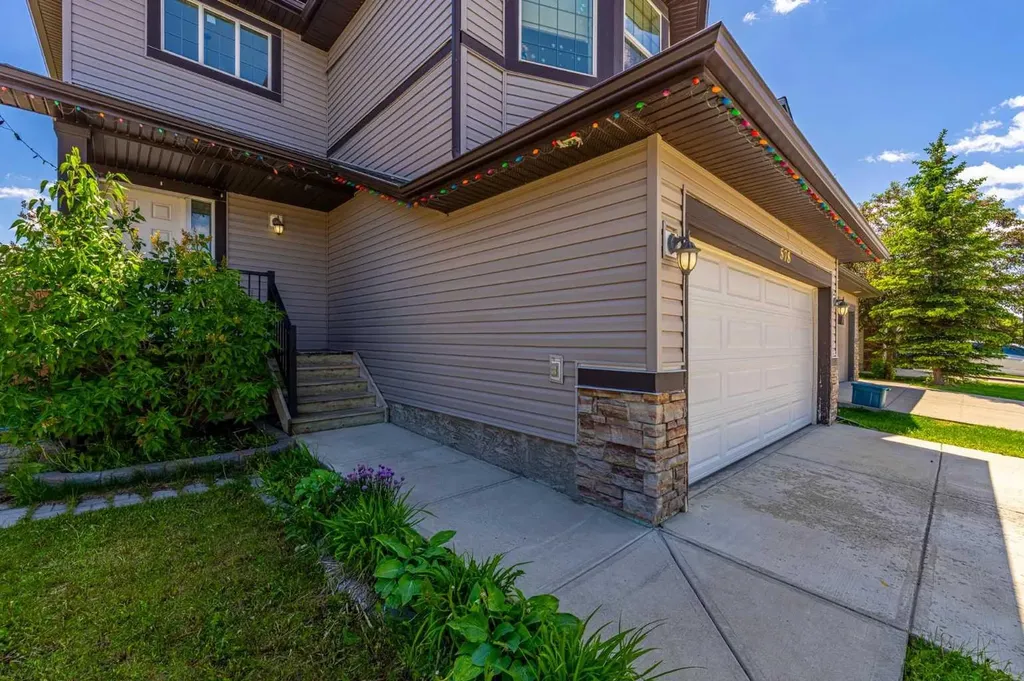 578 Luxstone Landing SW Airdrie AB T4B 0C7