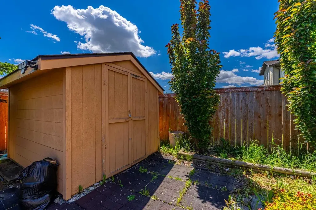 578 Luxstone Landing SW Airdrie AB T4B 0C7