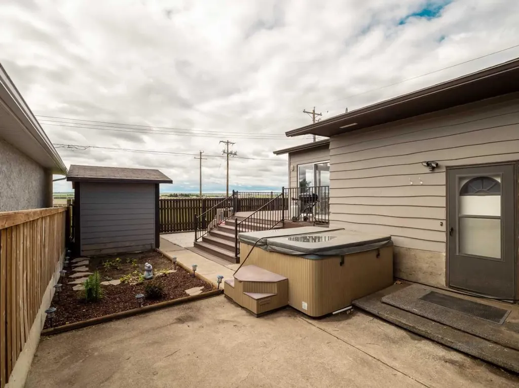 506 10 Street Fort Macleod AB T0L0Z0