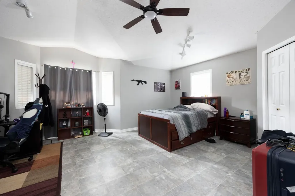 227 Warren Road Fort Mcmurray AB T9H 5J9