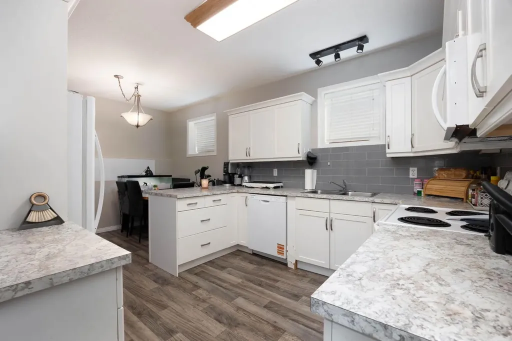 227 Warren Road Fort Mcmurray AB T9H 5J9