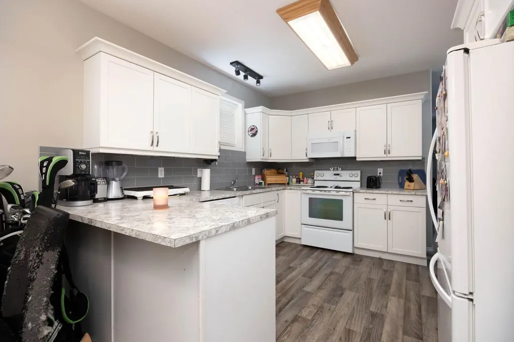 227 Warren Road Fort Mcmurray AB T9H 5J9
