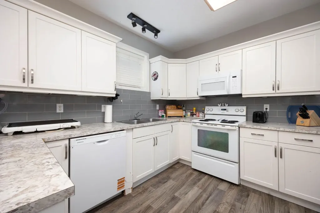 227 Warren Road Fort Mcmurray AB T9H 5J9