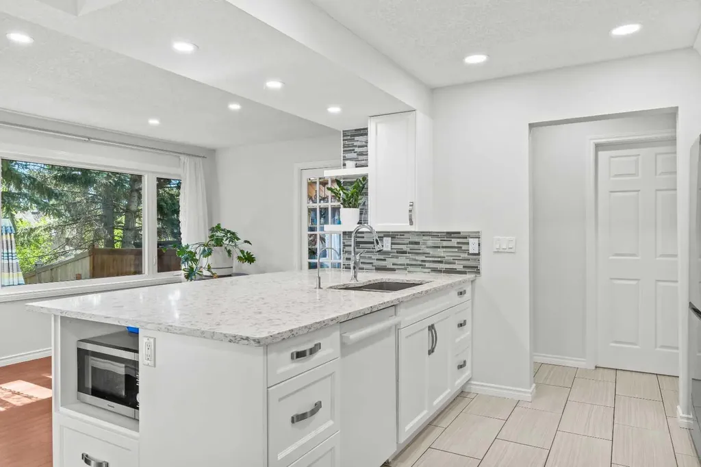 151 Ranchview Place NW Calgary AB T3G 1H7
