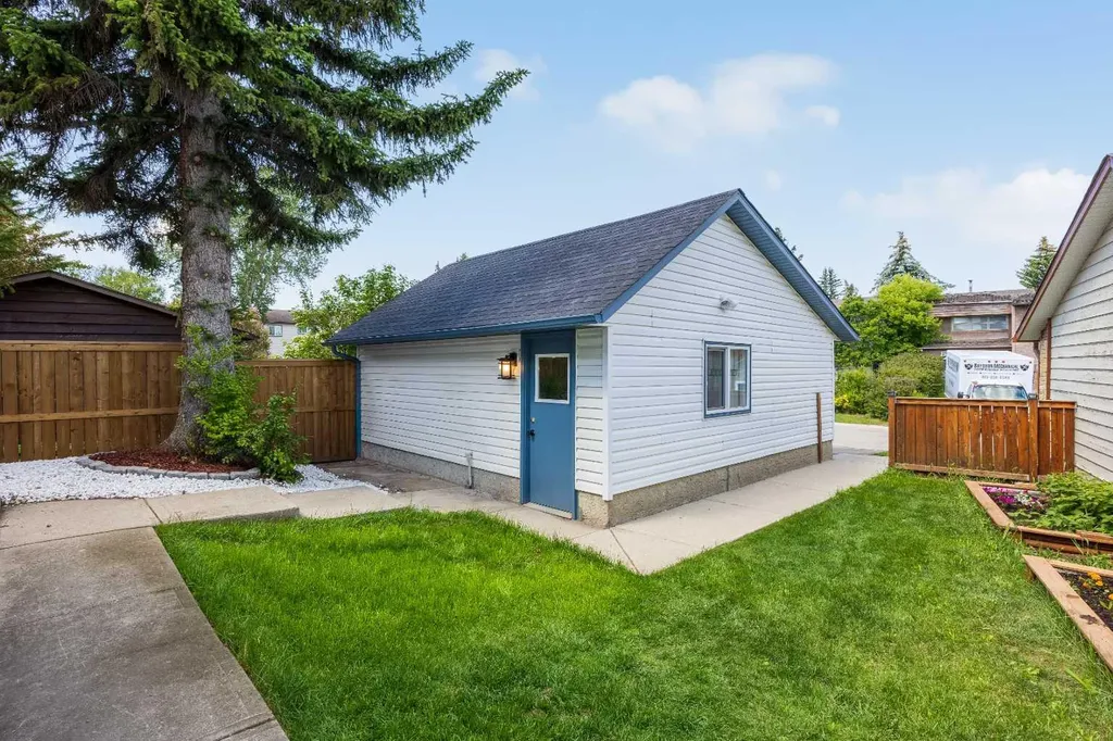151 Ranchview Place NW Calgary AB T3G 1H7