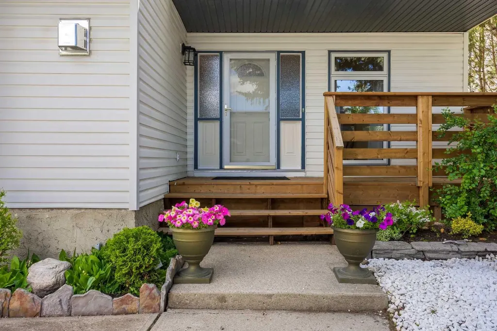 151 Ranchview Place NW Calgary AB T3G 1H7