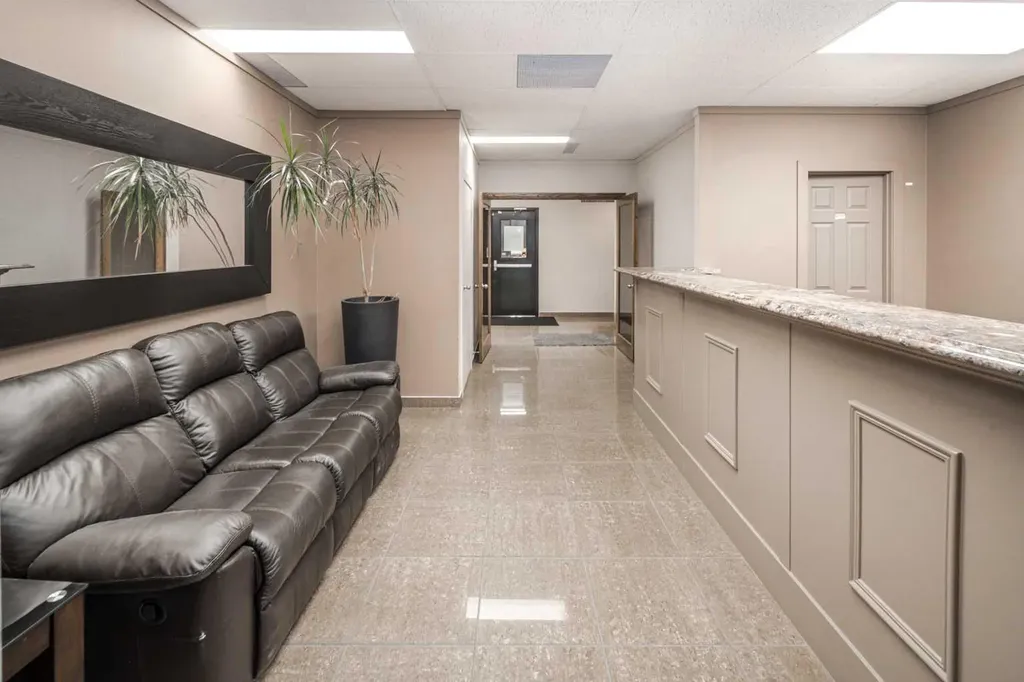 625 14 Street NW Calgary AB T2N 2A1