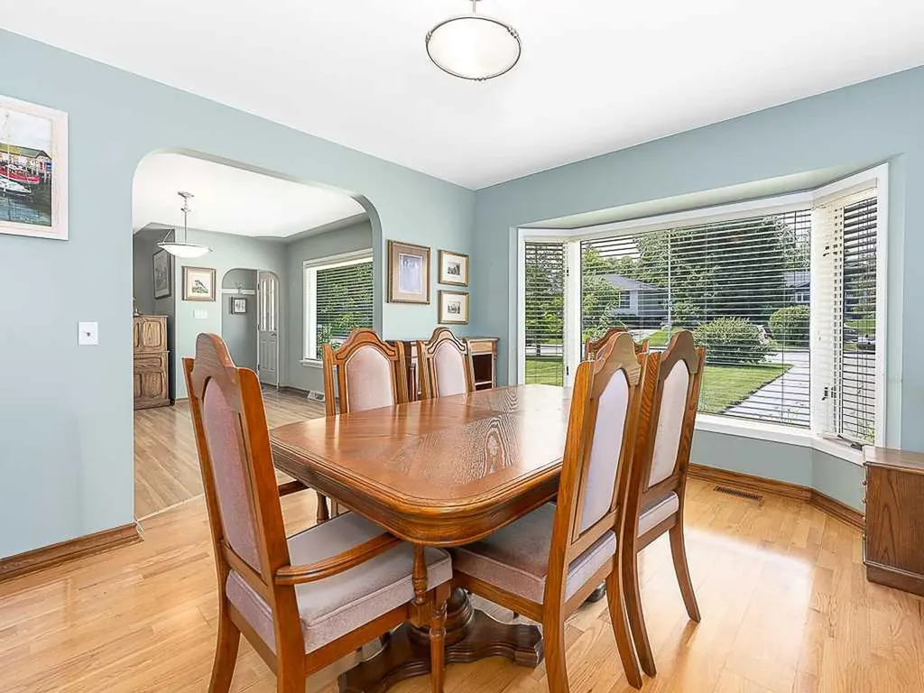 1916 Grand Oaks Drive SW Calgary AB T3E 4A7