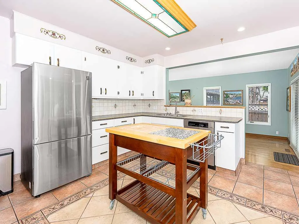 1916 Grand Oaks Drive SW Calgary AB T3E 4A7