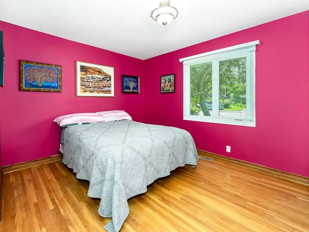 1916 Grand Oaks Drive SW Calgary AB T3E 4A7