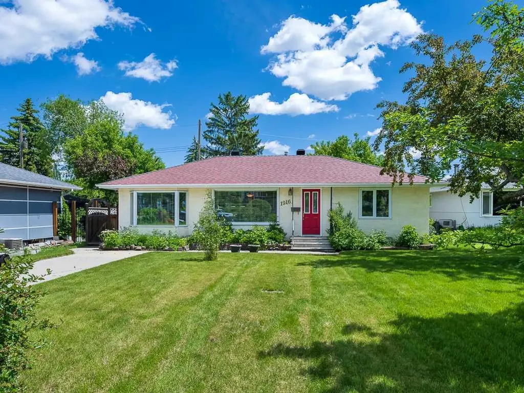 1916 Grand Oaks Drive SW Calgary AB T3E 4A7