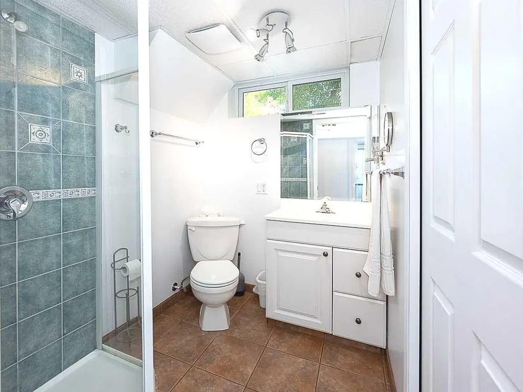 1916 Grand Oaks Drive SW Calgary AB T3E 4A7