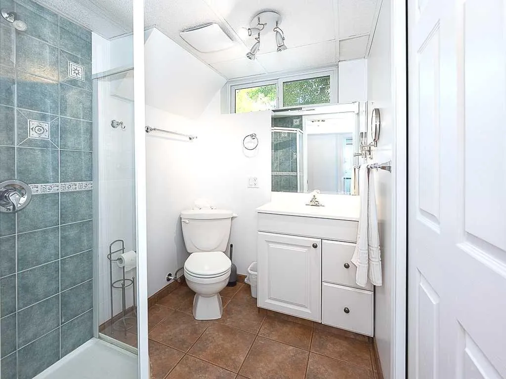 1916 Grand Oaks Drive SW Calgary AB T3E 4A7