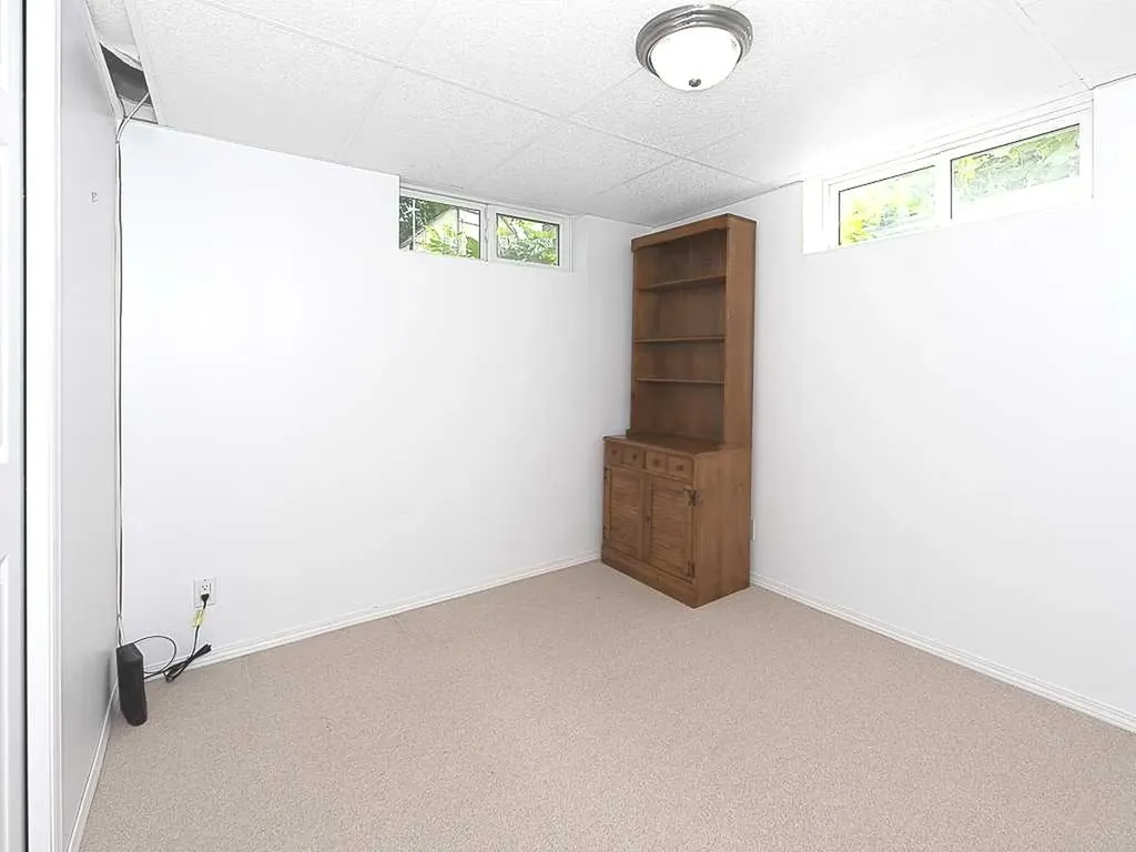 1916 Grand Oaks Drive SW Calgary AB T3E 4A7