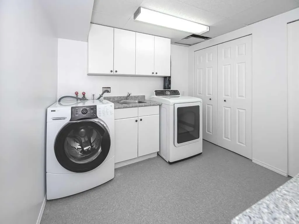 1916 Grand Oaks Drive SW Calgary AB T3E 4A7