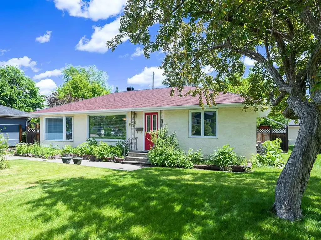1916 Grand Oaks Drive SW Calgary AB T3E 4A7