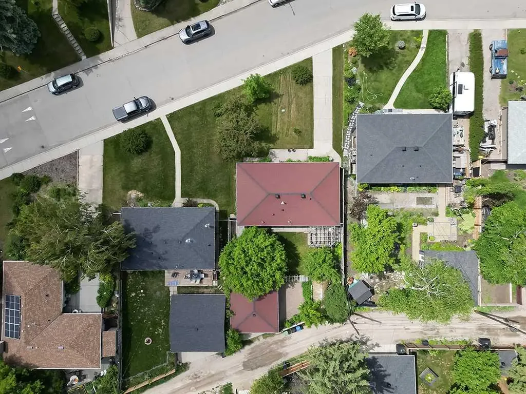 1916 Grand Oaks Drive SW Calgary AB T3E 4A7