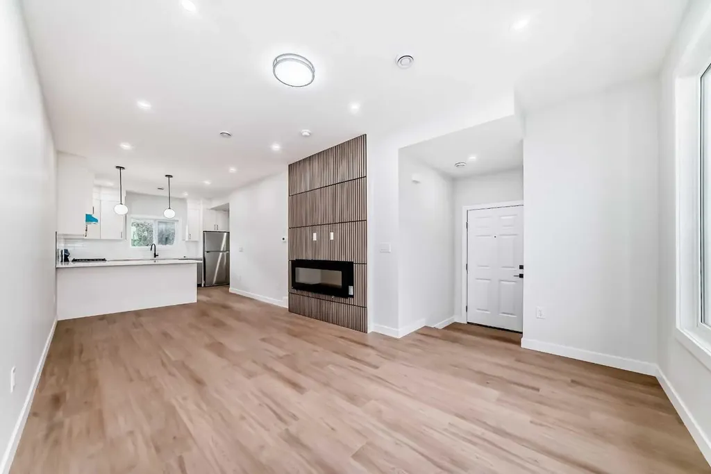 6305 62 Street NW Calgary AB T3B 2C4