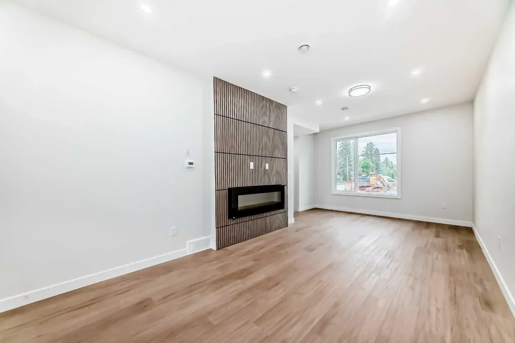 6305 62 Street NW Calgary AB T3B 2C4