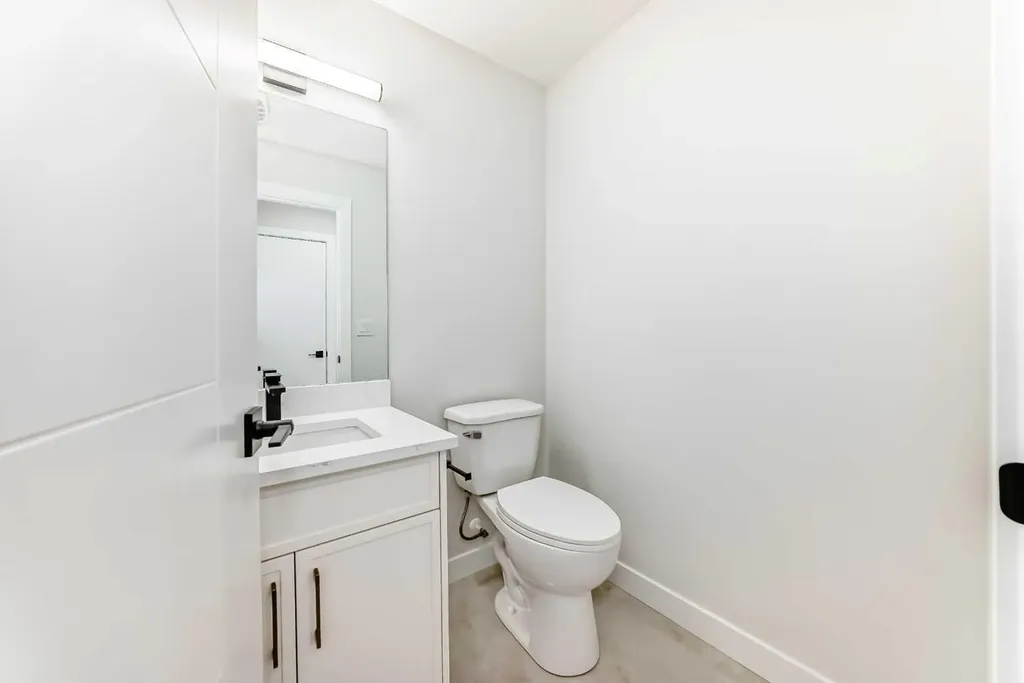 6305 62 Street NW Calgary AB T3B 2C4