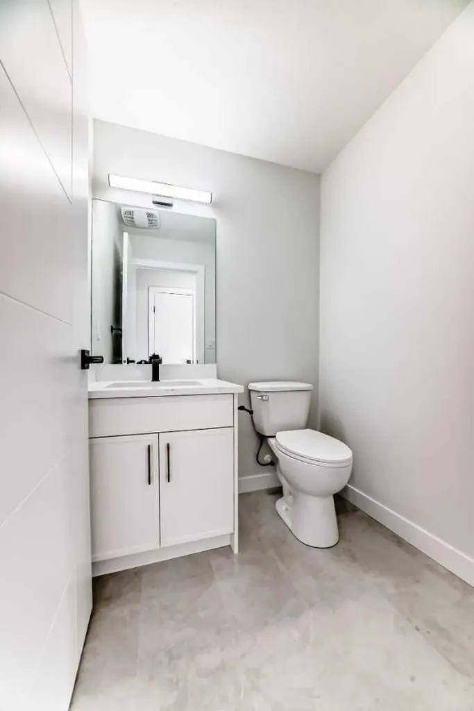 6305 62 Street NW Calgary AB T3B 2C4