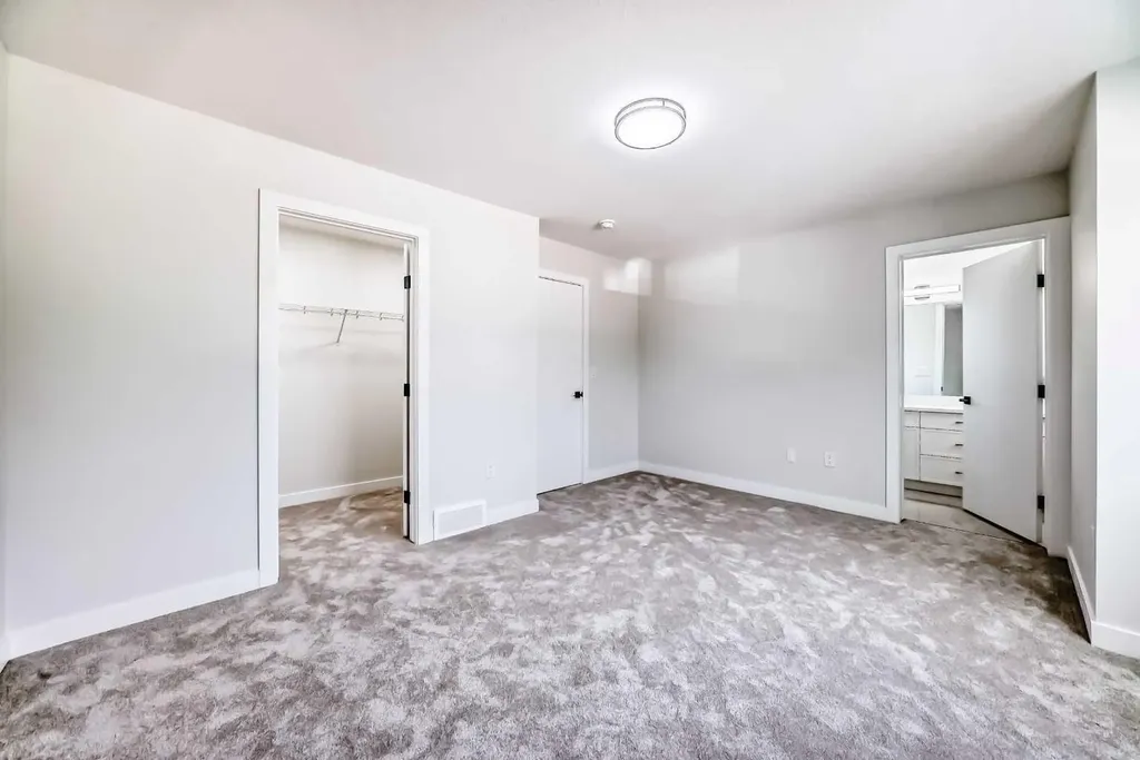 6305 62 Street NW Calgary AB T3B 2C4