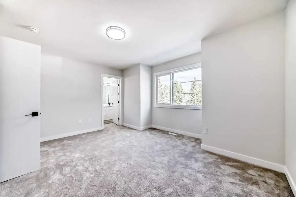 6305 62 Street NW Calgary AB T3B 2C4