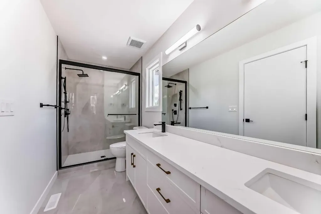 6305 62 Street NW Calgary AB T3B 2C4