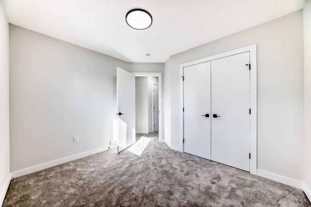 6305 62 Street NW Calgary AB T3B 2C4