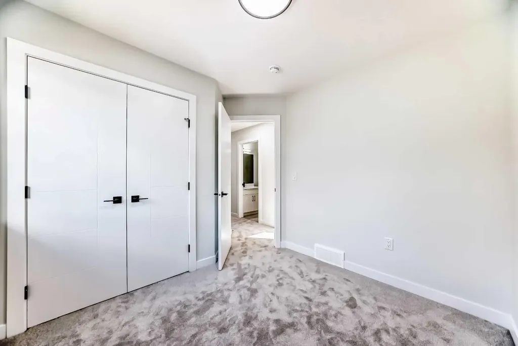 6305 62 Street NW Calgary AB T3B 2C4