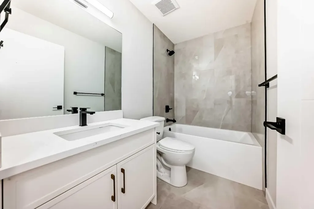 6305 62 Street NW Calgary AB T3B 2C4