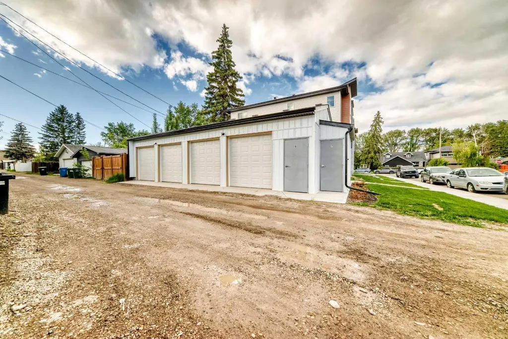 6305 62 Street NW Calgary AB T3B 2C4