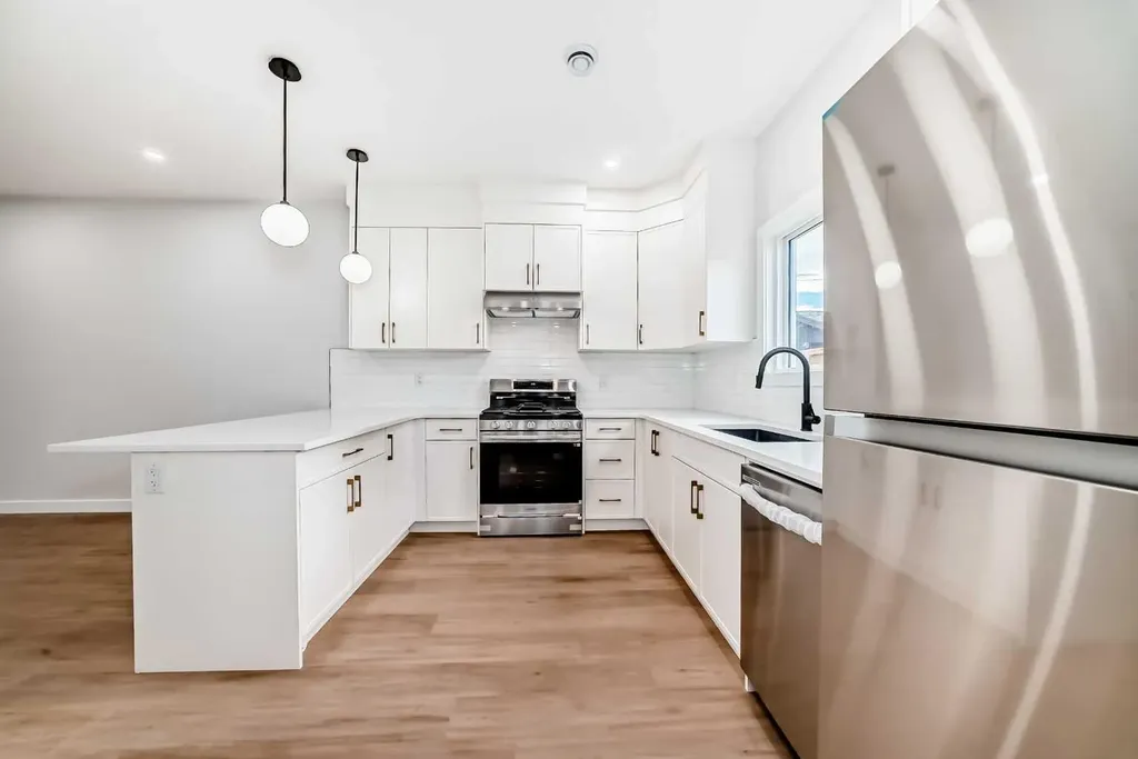 6305 62 Street NW Calgary AB T3B 2C4