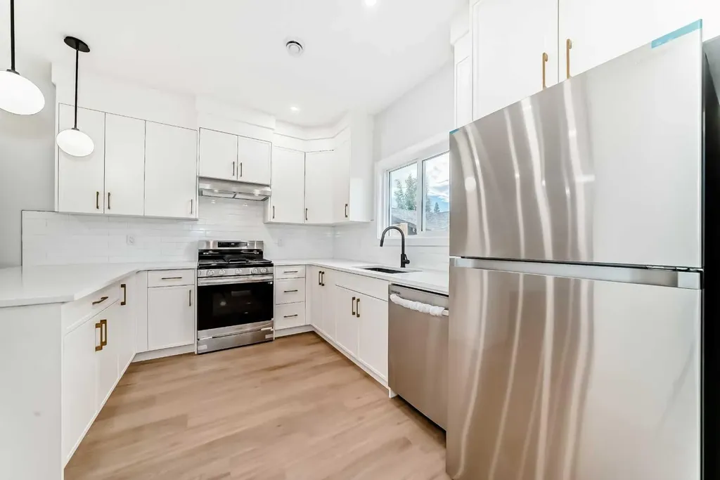 6305 62 Street NW Calgary AB T3B 2C4