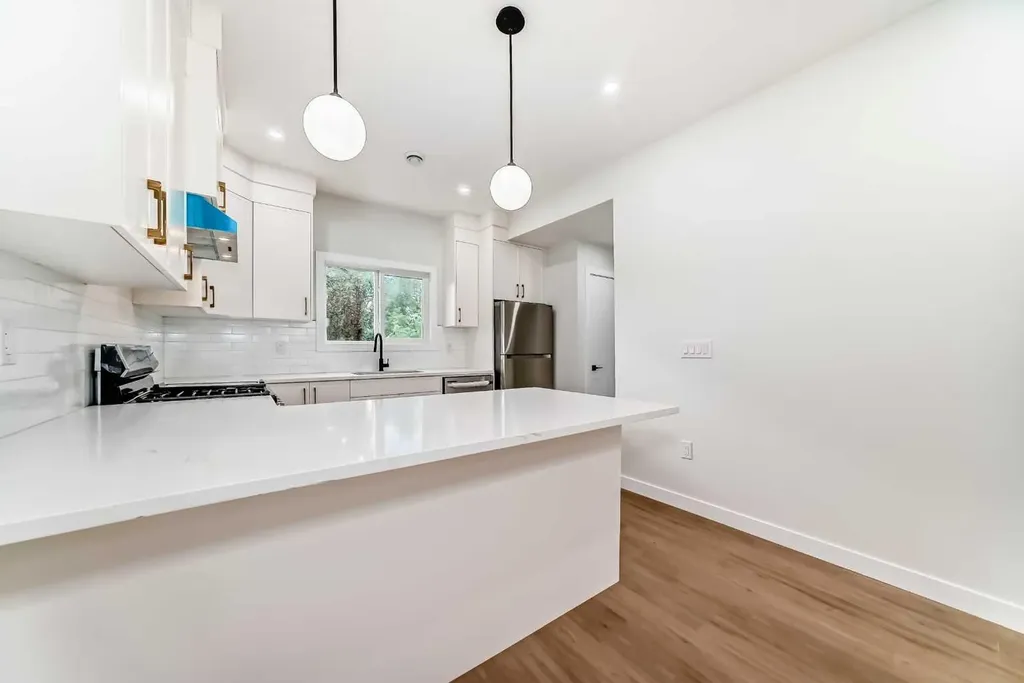 6305 62 Street NW Calgary AB T3B 2C4