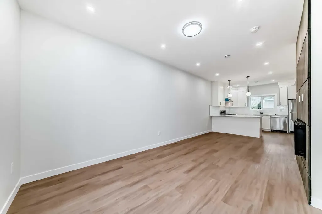 6305 62 Street NW Calgary AB T3B 2C4