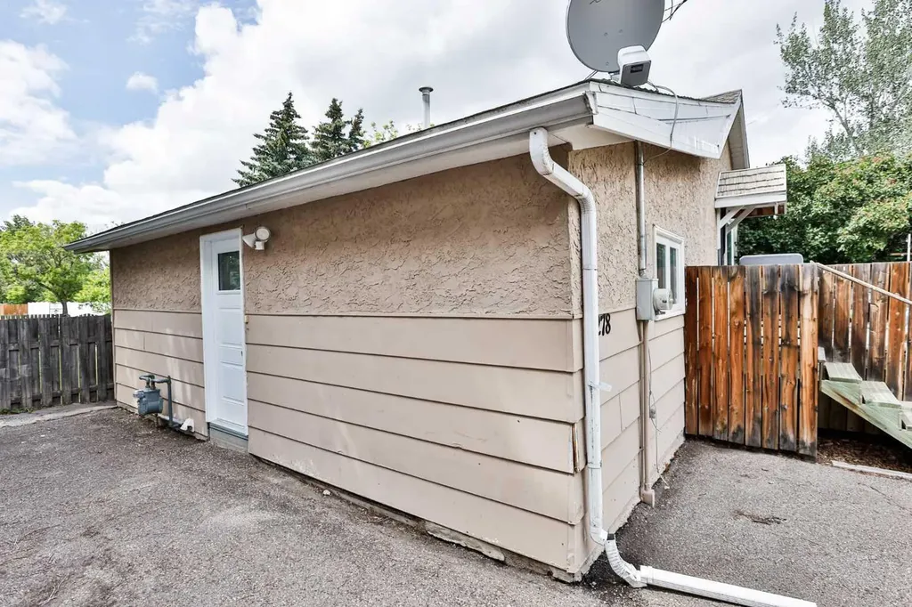 278 N 100 E Raymond AB T0K 2S0