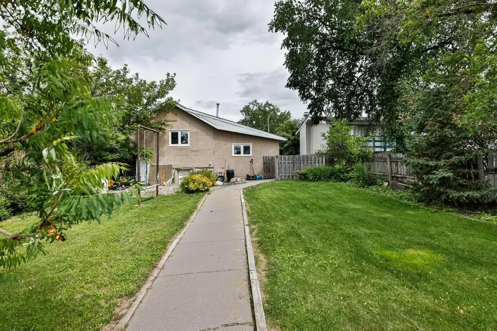 278 N 100 E Raymond AB T0K 2S0