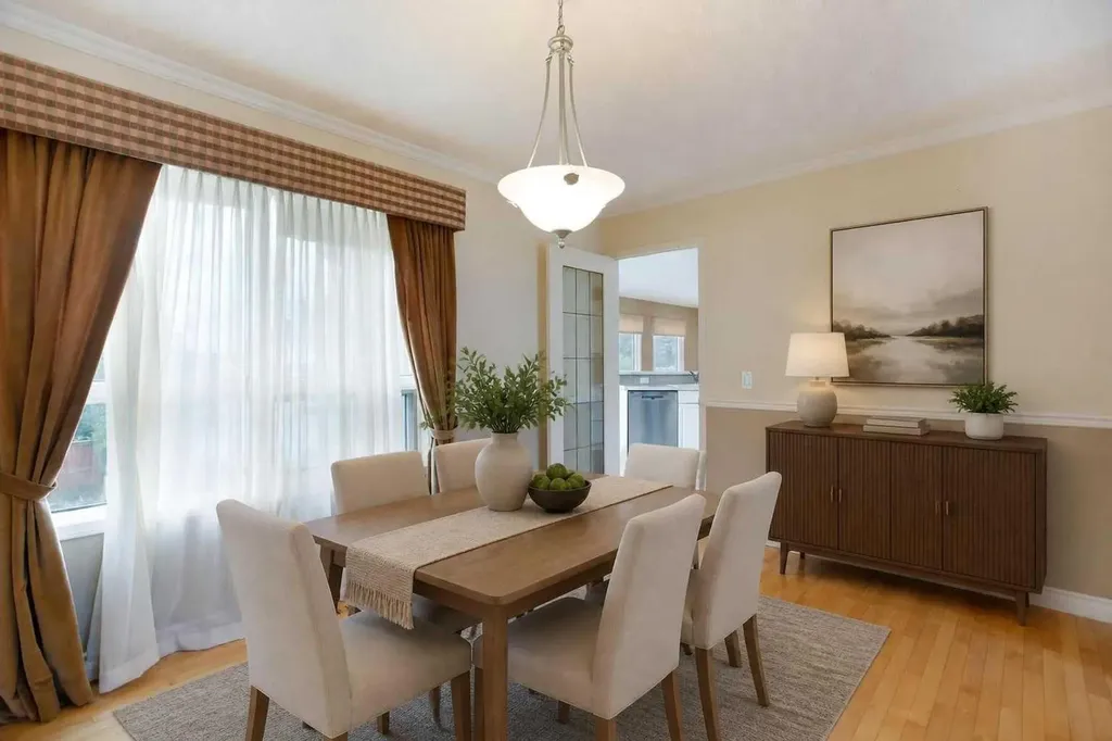 561 Woodbine Boulevard SW Calgary AB T2W 4P5