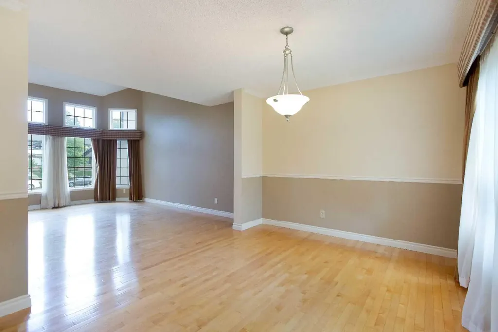 561 Woodbine Boulevard SW Calgary AB T2W 4P5