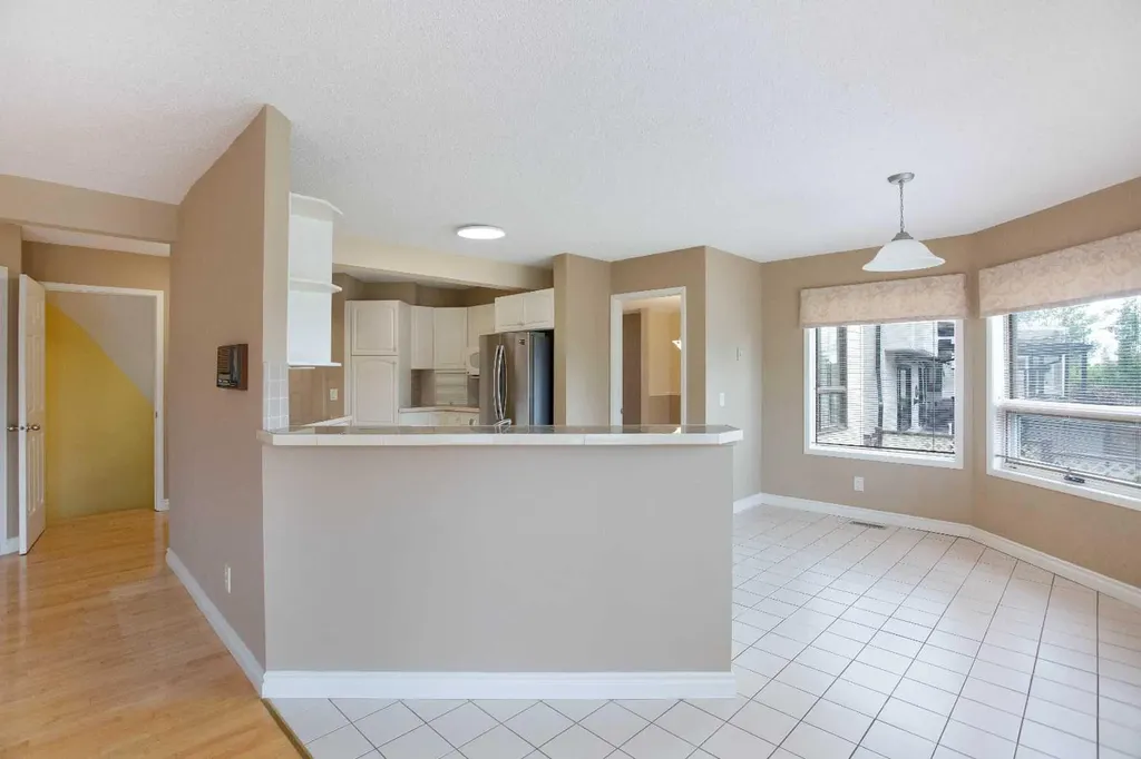 561 Woodbine Boulevard SW Calgary AB T2W 4P5
