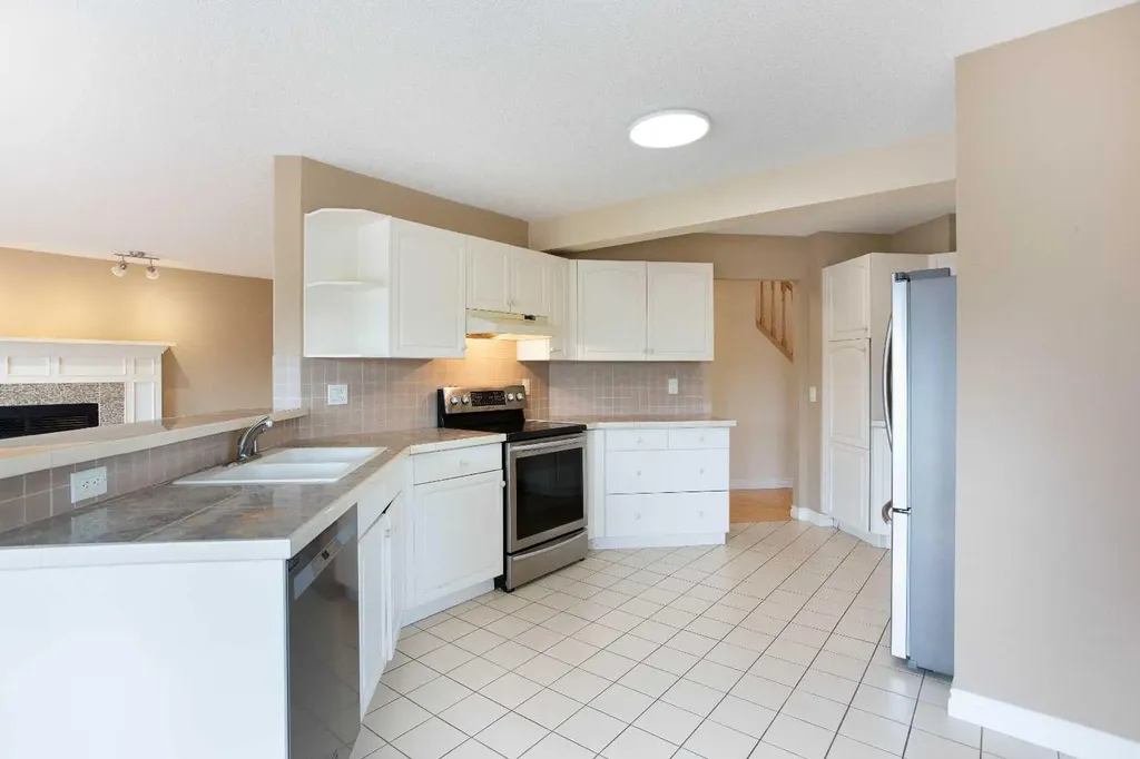 561 Woodbine Boulevard SW Calgary AB T2W 4P5