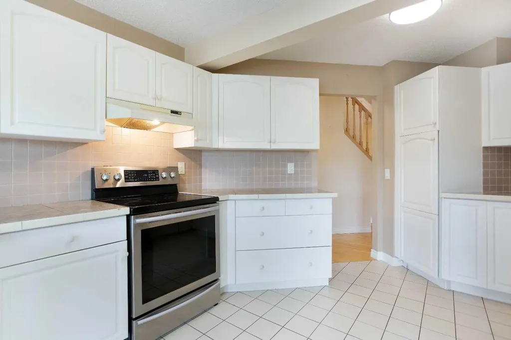 561 Woodbine Boulevard SW Calgary AB T2W 4P5