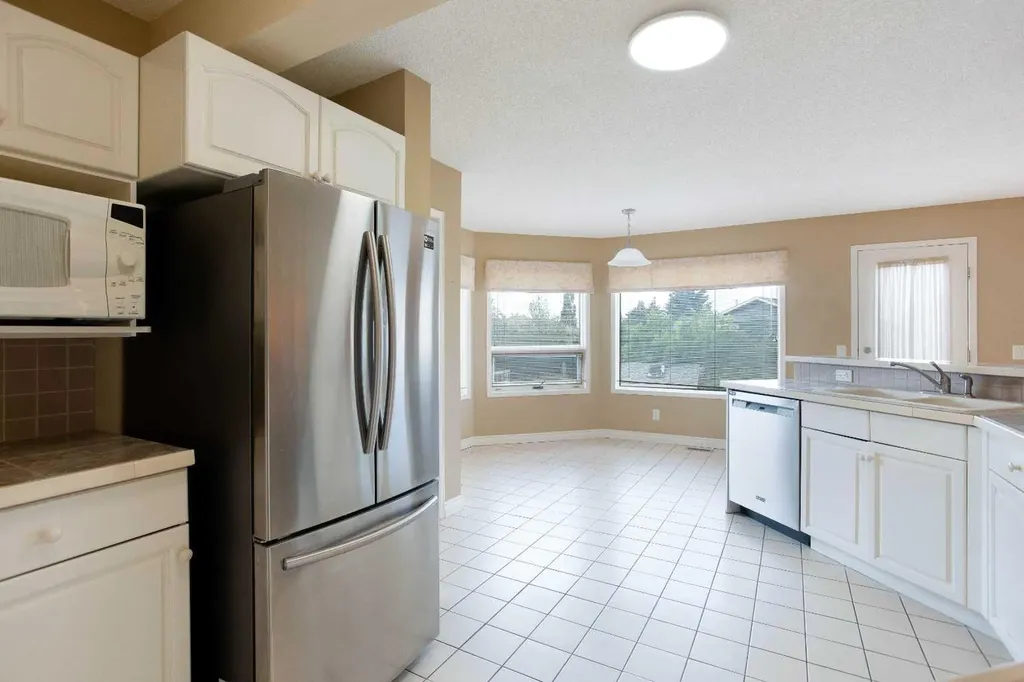 561 Woodbine Boulevard SW Calgary AB T2W 4P5