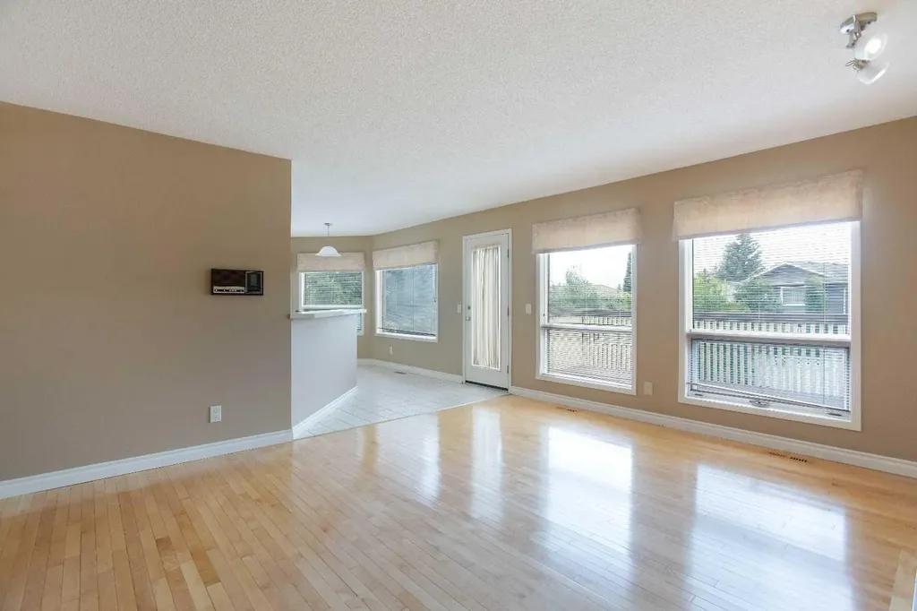 561 Woodbine Boulevard SW Calgary AB T2W 4P5