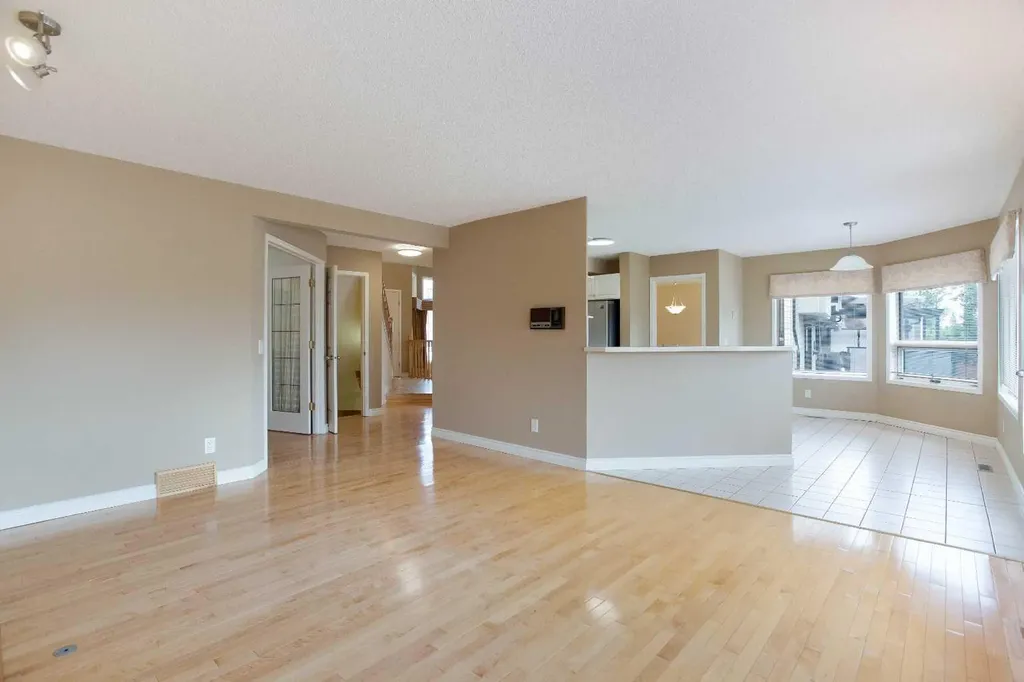 561 Woodbine Boulevard SW Calgary AB T2W 4P5