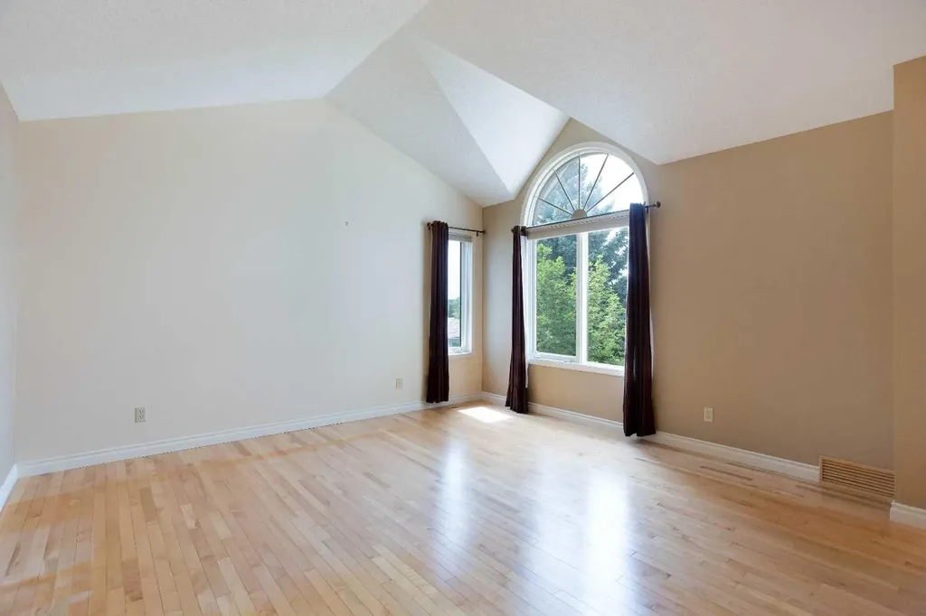 561 Woodbine Boulevard SW Calgary AB T2W 4P5