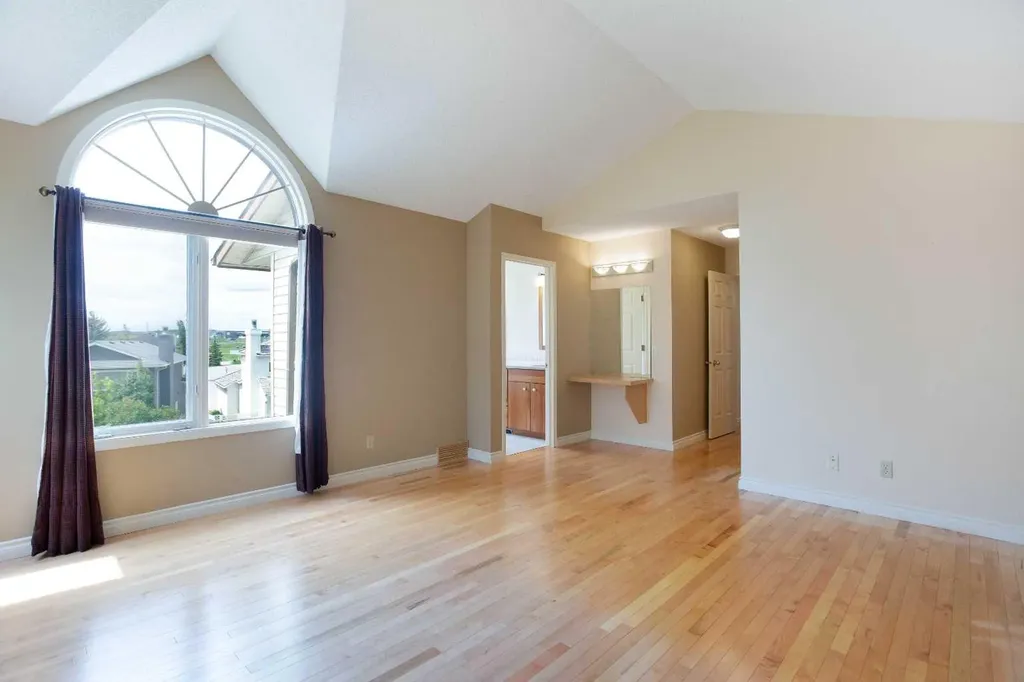 561 Woodbine Boulevard SW Calgary AB T2W 4P5