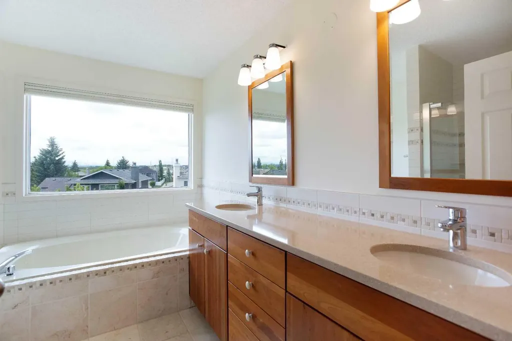 561 Woodbine Boulevard SW Calgary AB T2W 4P5
